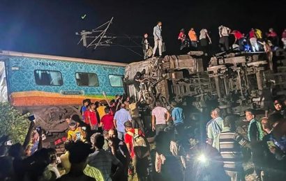 印度兩列火車相撞增至逾2百人死亡 9百多人傷